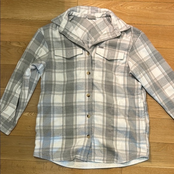 Columbia Jackets & Blazers - Columbia Gray and White Button Down Shacket with Soft Fabric